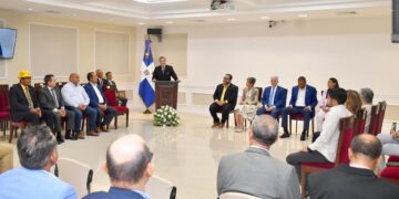 El Senado reconoce a Ricky Noboa por su destacada trayectoria en la crónica deportiva