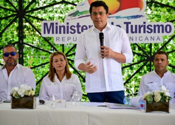 Ministro de Turismo inaugura construcción Parque Central en el Pinar de San José de Ocoa
