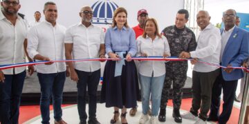 Vicepresidenta inaugura Centro Tecnológico La Moneda, un destacamento policial y una cancha de baloncesto y voleibol en Los Tres Brazos