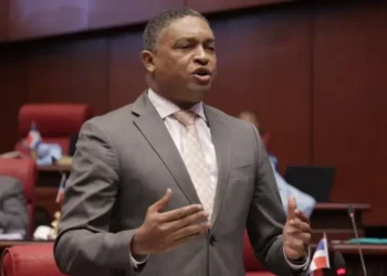 Yván Lorenzo confirma va por la Senaduría del Distrito Nacional