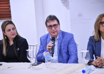 Ministerio de Salud se reúne con Sociedades Especializadas y directores de Centros de Salud