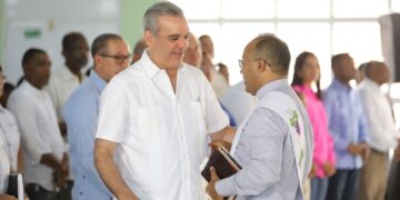 Presidente Abinader inaugura escuela básica en Sabana Perdida que beneficiará a 800 alumnos