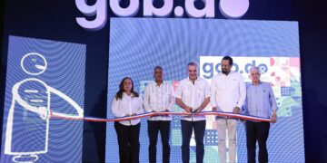 El presidente Luis Abinader inaugura primer Punto GOB en Santiago