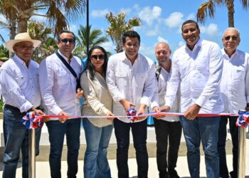 Ministro de Turismo inaugura sendero peatonal en Cabrera