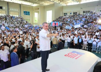 Luis Abinader afirma que está para dar la cara y solucionar los problemas del país