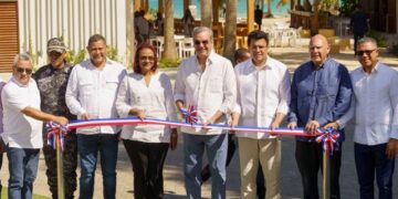 El presidente Abinader y el ministro Collado entregan obras en Las Galeras, Samaná, por un monto de 206 millones de pesos
