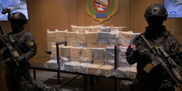 Frutan envió de 229 paquetes presumiblemente cocaína a PR arrestan uno y buscan otros