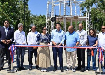 David Collado entrega el remozado parque Duarte de San Fernando, Montecristi