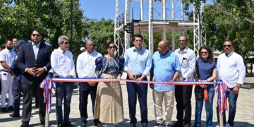 David Collado entrega el remozado parque Duarte de San Fernando, Montecristi