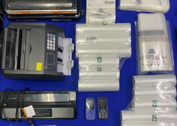 Golpean Narcotráfico; apresan dos y decomisan 737 laminas y cinco paquetes presumiblemente cocaina en Santiago