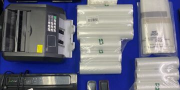 Golpean Narcotráfico; apresan dos y decomisan 737 laminas y cinco paquetes presumiblemente cocaina en Santiago