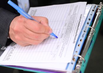 Leonel Fernández firma por la solución drenaje DN propuesto por Domingo Contreras