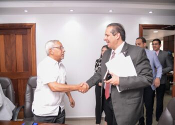 Ministros de Salud y Educación acuerdan incluir estudiantes en la Lucha contra el Dengue