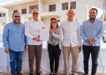 Ministro Igor Rodríguez entrega más de RD$80.5 millones a instituciones en Constanza, Jarabacoa y La Vega