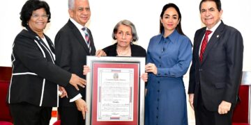 Senado reconoce a personalidades destacadas en el área de la medicina, educación y servicio comunitario