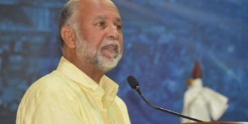 ADP realiza paro de maestros en demanda de aumento salarial