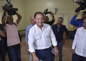 Abel Martínez vota y pide a la ciudadanía participar masivamente en los comicios