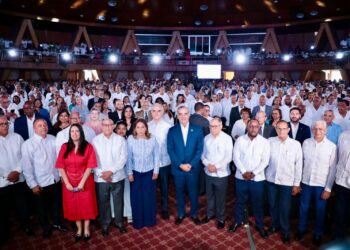 Presidente Abinader firma pacto con centrales sindicales para fortalecer diálogo social y profundizar los cambios a favor de los trabajadores dominicanos