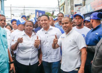 Elías Matos recibe apoyo masivo durante recorrido en Los Praditos del Distrito Nacional