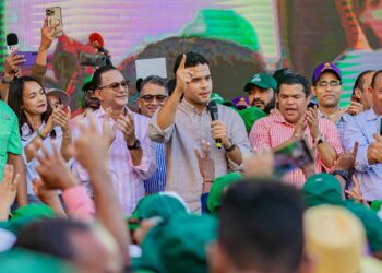 Omar recorrió las tres circunscripciones del DN junto a más de 50 candidatos a diputado