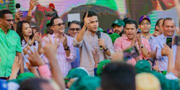 Omar recorrió las tres circunscripciones del DN junto a más de 50 candidatos a diputado