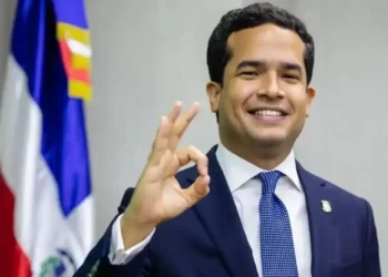 Omar Fernández aventaja a Guillermo Moreno en carrera por senaduría del Distrito Nacional