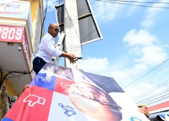 Alfredo Pacheco inicia el retiro de su propaganda política