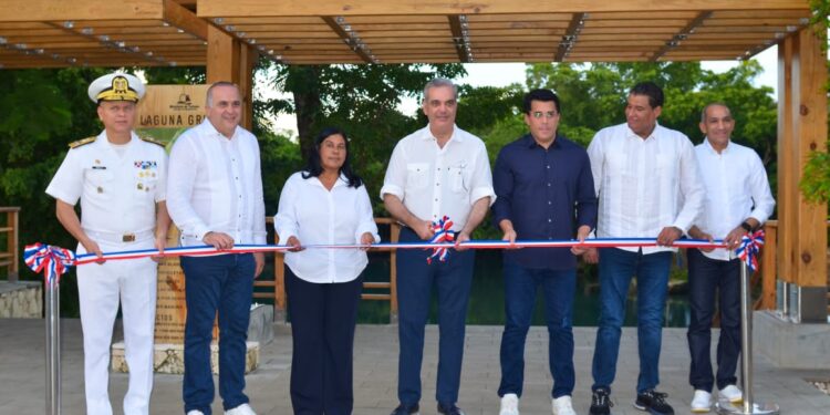Presidente Abinader y ministro de Turismo entregan proyecto mejoramiento de la Laguna Gri-Gri y su entorno en Río San Juan