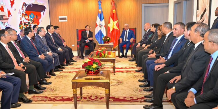 Presidente del Senado, Ricardo de los Santos, se reúne con el primer ministro de Vietnam, Pham Minh Chinh