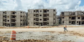 Economía creció 5.1% en marzo y 4.1% en trimestre