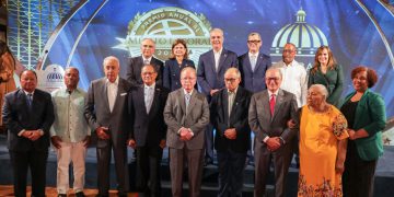 Empresarios y sindicalistas se comprometen a seguir trabajando junto con el Gobierno en favor del crecimiento económico y bienestar de los trabajadores