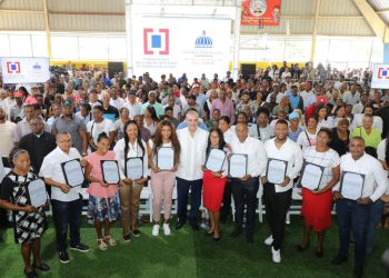 Presidente Abinader entregará títulos de propiedad, tres techados escolares y remozamiento de club Los Cachorros este domingo