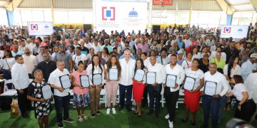 Presidente Abinader entregará títulos de propiedad, tres techados escolares y remozamiento de club Los Cachorros este domingo