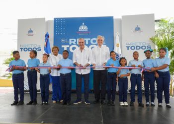 Presidente Abinader inaugura techado deportivo escolar multiusos del Centro Educativo Elvira de Mendoza, de Boca Chica