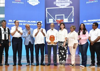 Vicepresidenta Raquel Peña y ministro Kelvin Cruz inauguran Torneo de Baloncesto Interbarrial