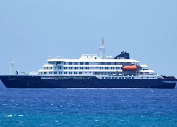 El crucero del hantavirus atracará el sábado en Tenerife para evacuar a los pasajeros