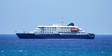El crucero del hantavirus atracará el sábado en Tenerife para evacuar a los pasajeros