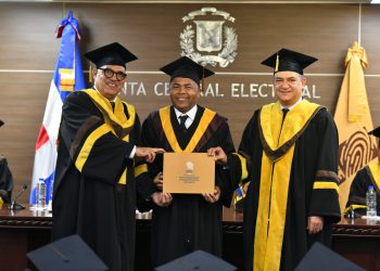 JCE- IESPEC celebra primera graduación ordinaria de Especialidad en Administración Política Electoral y anuncia “Cátedra Magistral Abigail Mejía”