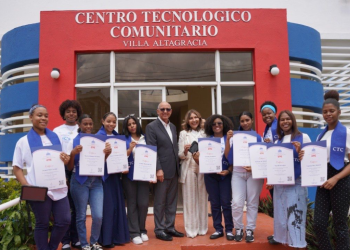 CTC celebran “Día de las Niñas en las TIC” y certifican a 100 jóvenes en Villa Altagracia