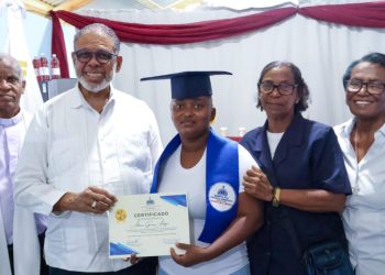 Desarrollo de la Comunidad gradúa mujeres emprendedoras en San Cristóbal