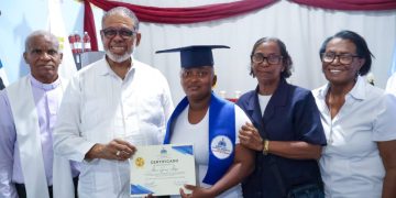 Desarrollo de la Comunidad gradúa mujeres emprendedoras en San Cristóbal