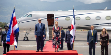 Presidente Abinader llega a Costa Rica para participar en actos de transmisión de mando presidencial de Laura Fernández Delgado