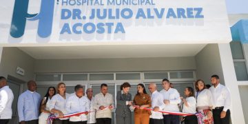 Vicepresidenta Raquel Peña y director del SNS entregan renovado hospital municipal de Castañuelas