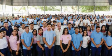 Presidente Abinader sostiene encuentro con 350 estudiantes en San José de Ocoa que destacan su cercanía y los espacios de diálogo abierto para escuchar sus inquietudes