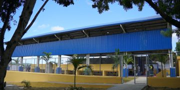 Presidente Abinader entrega techado deportivo-escolar que beneficiará a más de 900 estudiantes en Sabana Larga, San José de Ocoa