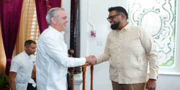 Presidente Abinader llega a la Casa de Gobierno de Guyana; sostendrá reunión bilateral con su homólogo Mohamed Irfaan Ali