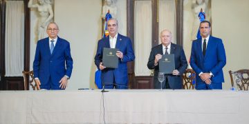 Presidente Luis Abinader firma acuerdo de colaboración entre FINJUS y la Consultoría Jurídica del Poder Ejecutivo orientado al fortalecimiento del Estado social y democrático de derecho, institucionalidad y lseguridad jurídica del país