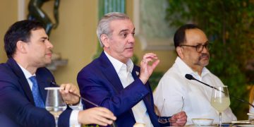 Presidente Luis Abinader reafirma respaldo a la clase artística y escucha propuestas del sector cultural