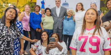 Presidente Abinader inicia entrega del Bono Madre 2026 que beneficiará a más de un millón de madres dominicanas