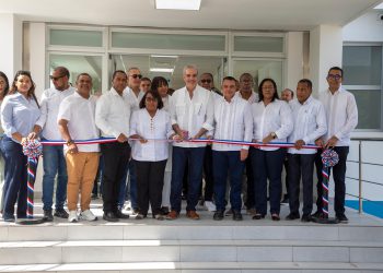 Presidente Abinader entrega remozamiento y ampliación del Hospital Materno Infantil Dr. Jaime Sánchez en Barahona, que beneficiará a miles de familias de toda la Región Enriquillo